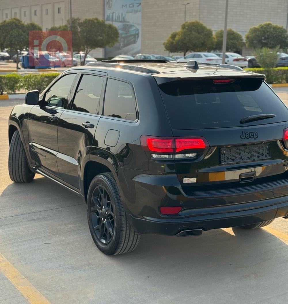 جیپ گراند شیرۆکی